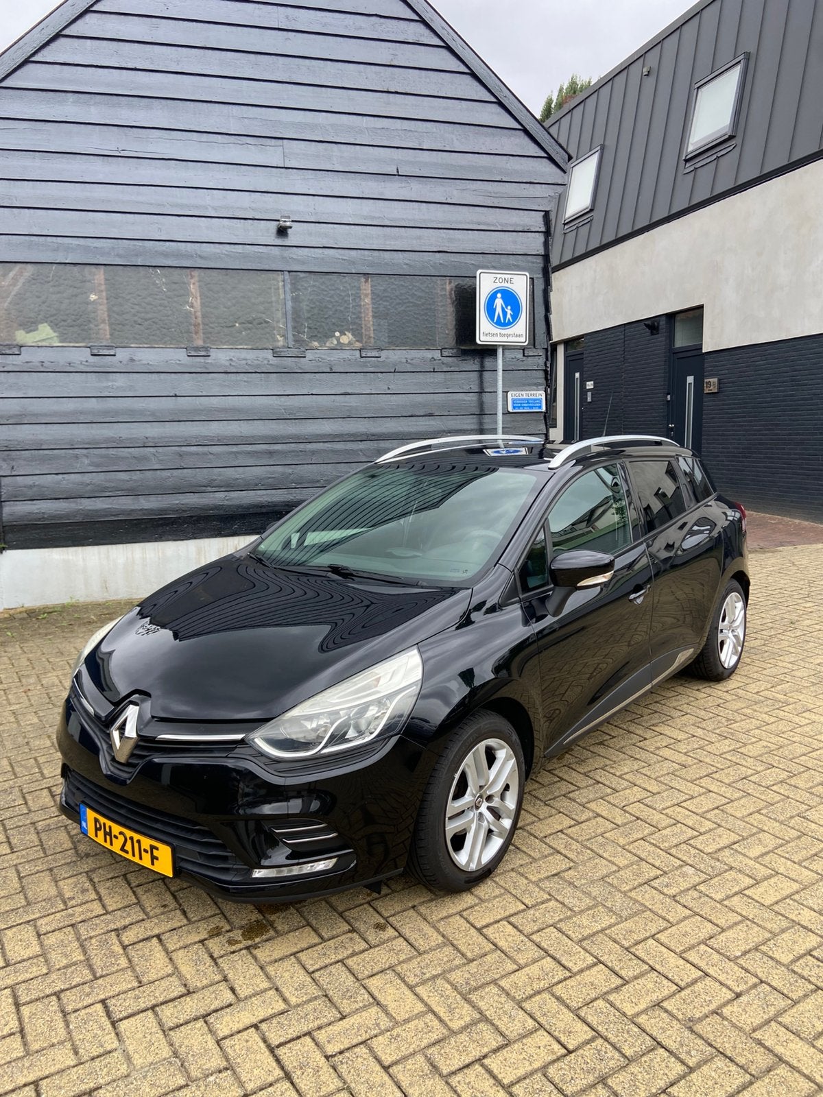 Renault Clio 0.9 TCE 90 Estate 2017 Zwart, Auto's, Voorwielaandrijving, 898 cc, 1063 kg, 580 kg