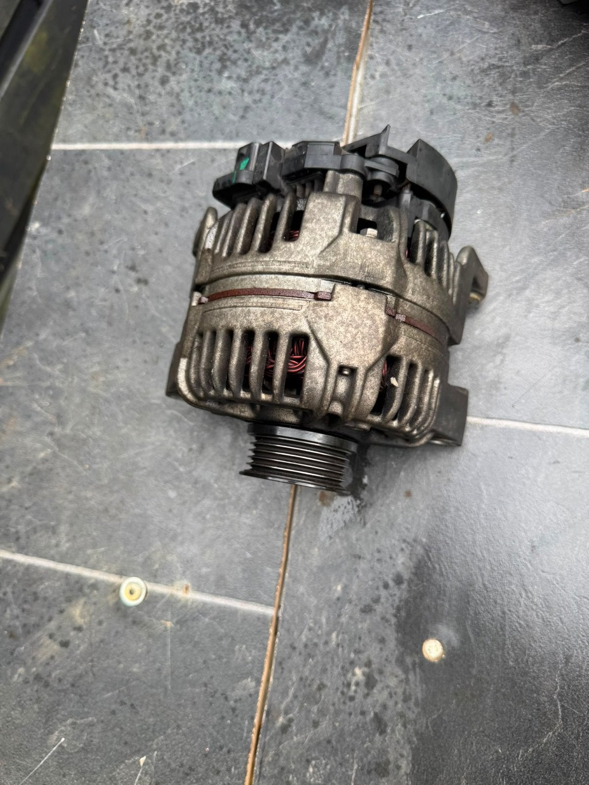 Opel corsa D 2006-2014 Dynamo Bosch 0 124 325 114V 100A, Ophalen of Verzenden, Gebruikt, Overige automerken
