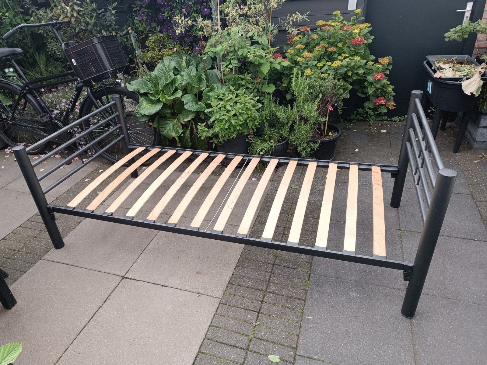 Eenpersoonsbed met lattenbodem - Metaal, Zwart, Ophalen, Gebruikt, 90 cm, Eenpersoons