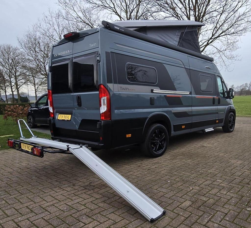 ➡️Adria Twin 640 SGX Sports * AUTOMAAT * 180PK * Hefdak, Caravans en Kamperen, Automaat, Buscamper of Camperbus, Bedrijf, Diesel
