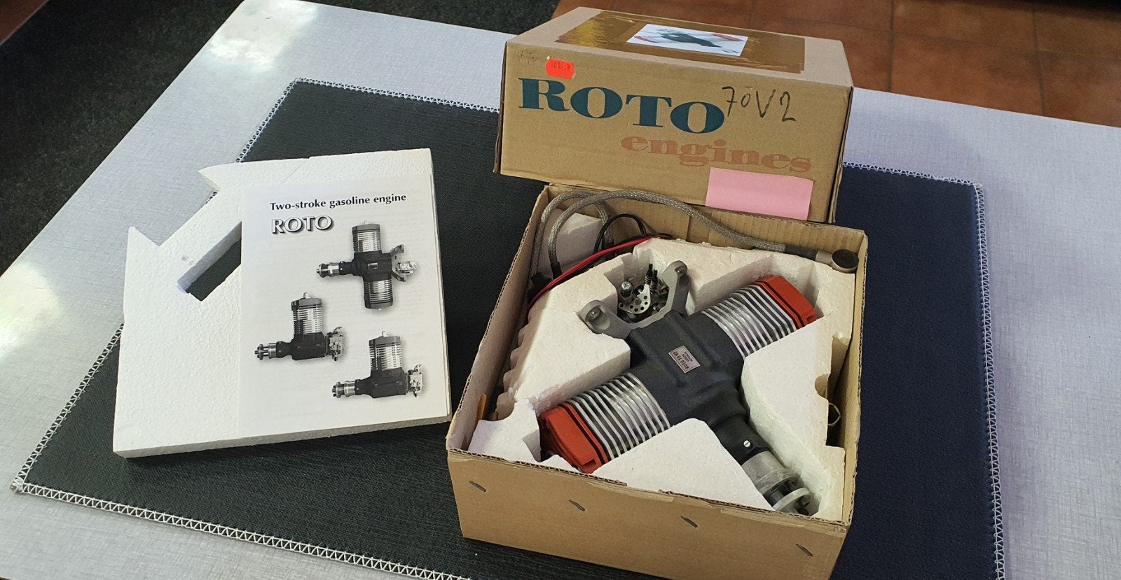 ROTO 70V2 Tweecilinder Benzinemotor voor Modelbouw, Verzenden