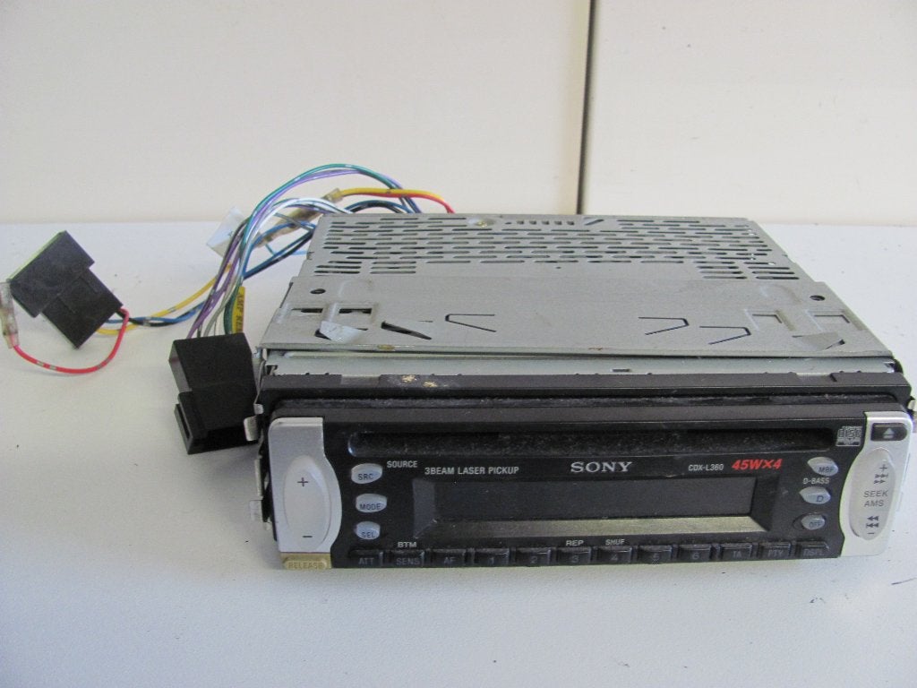 SONY CDX-L360 cdspeler/radio 45x4 met kabelboom, Ophalen of Verzenden, Gebruikt