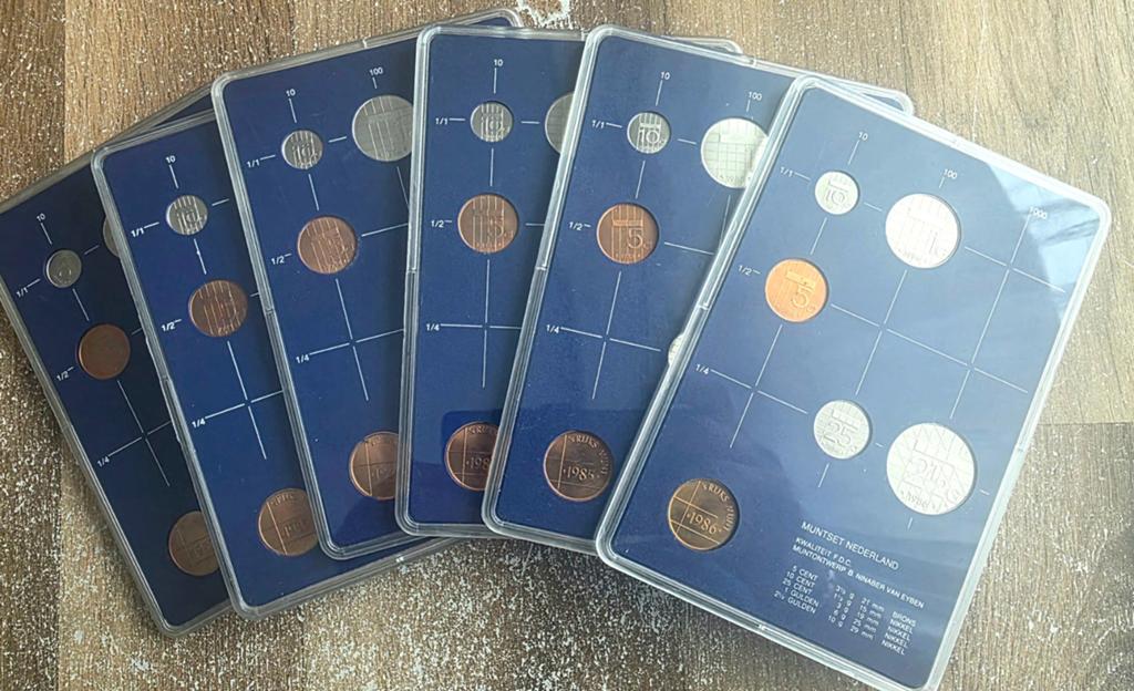 Kavel van 6 Officiële FDC Jaarsets (Koningin Beatrix) NL, Ophalen of Verzenden, Koningin Beatrix