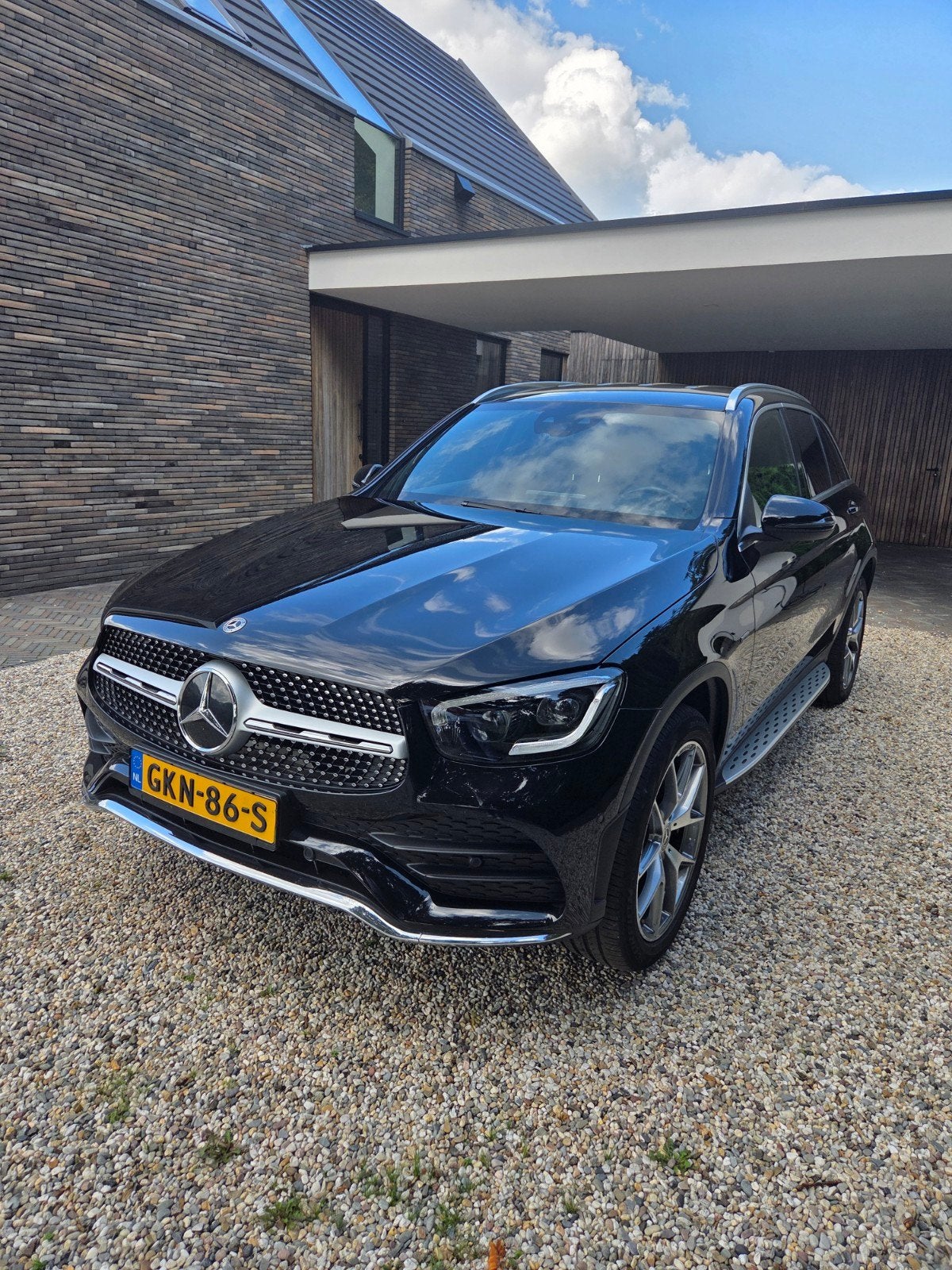 Mercedes-Benz AMG line GLC 300e 211pk 4MATIC 9G-TRONI, Auto's, Automaat, 4 cilinders, 2000 kg, Zwart