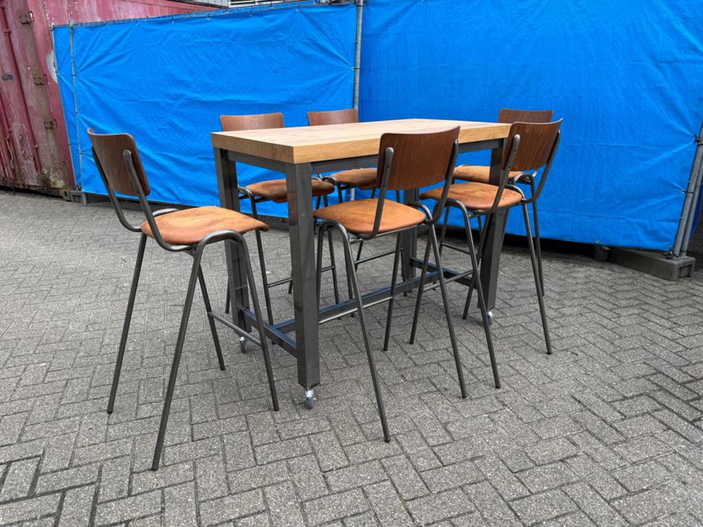 Robuuste bartafel met 6 krukken - industrieel design, Ophalen of Verzenden, 90 cm of meer, Hout, Gebruikt
