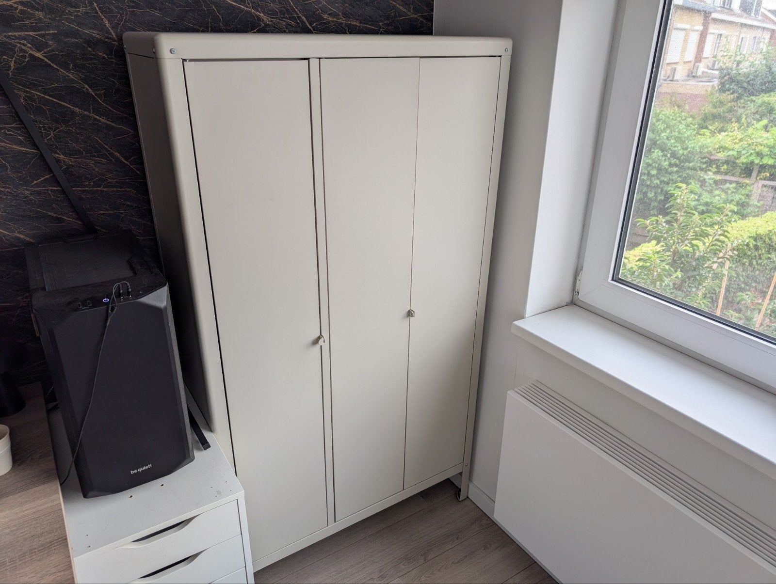 IKEA KOLBJÖRN Kast / Opbergkast – Beige, Ophalen, Met deur(en), 50 tot 100 cm, Zo goed als nieuw