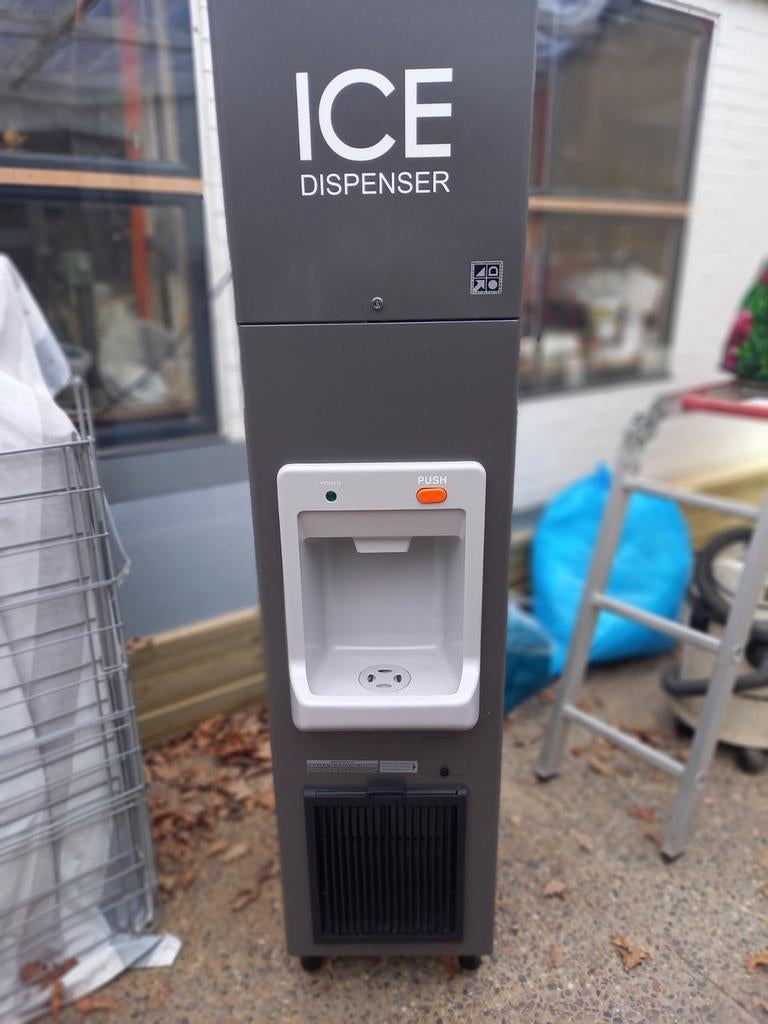 IJsblokjes machine, Ophalen, Zelfvriezend