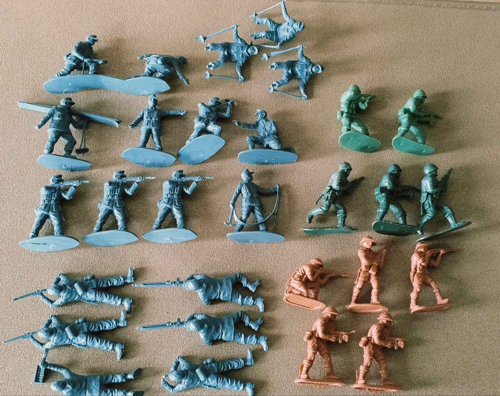 Vintage Plastic Speelgoedsoldaatjes - Diverse Kleuren, Verzamelen, Speelgoed, Zo goed als nieuw, Verzenden