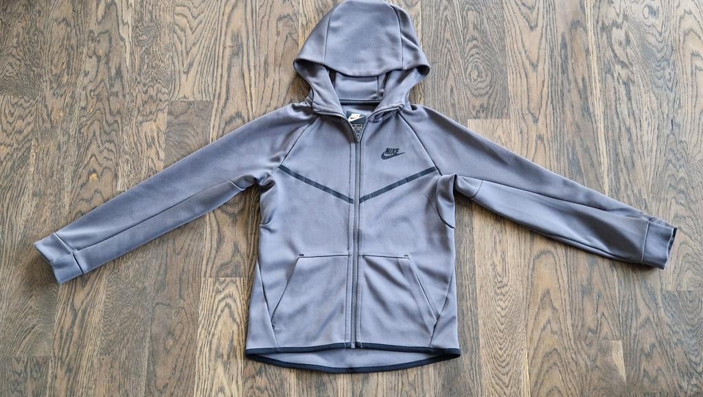 Nike vest maat 134/140, Kinderen en Baby's, Kinderkleding | Maat 134, Trui of Vest, Ophalen of Verzenden, Zo goed als nieuw, Nike