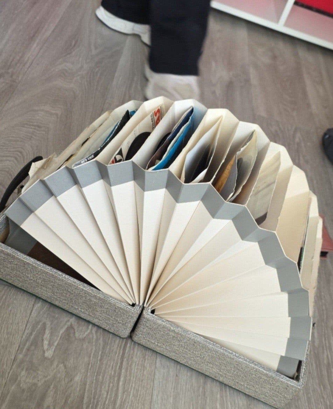 Vintage 7 inch singles in opbergbox - Pop, Rock, Divers, Ophalen, Gebruikt, 7 inch, Fotohoes