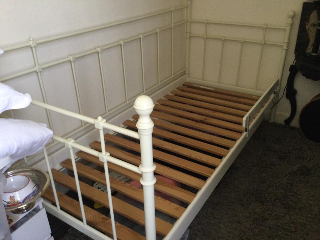 Ikea bed, Ophalen of Verzenden, Zo goed als nieuw