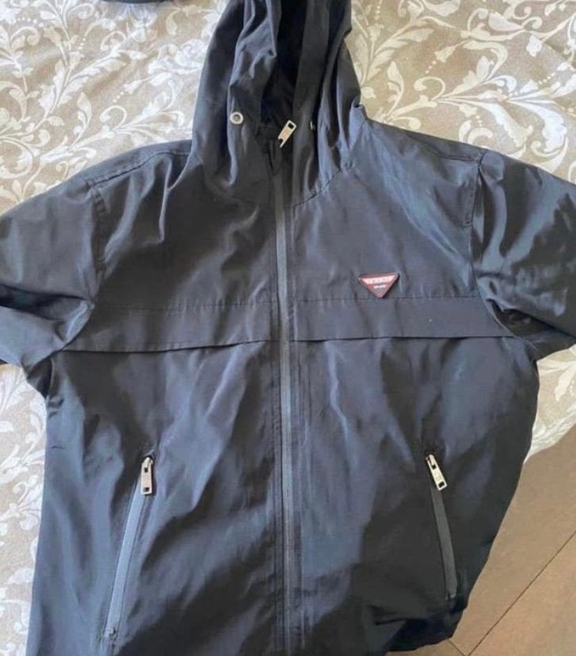 Prada, Ophalen of Verzenden, Zo goed als nieuw, Maat 56/58 (XL), Zwart