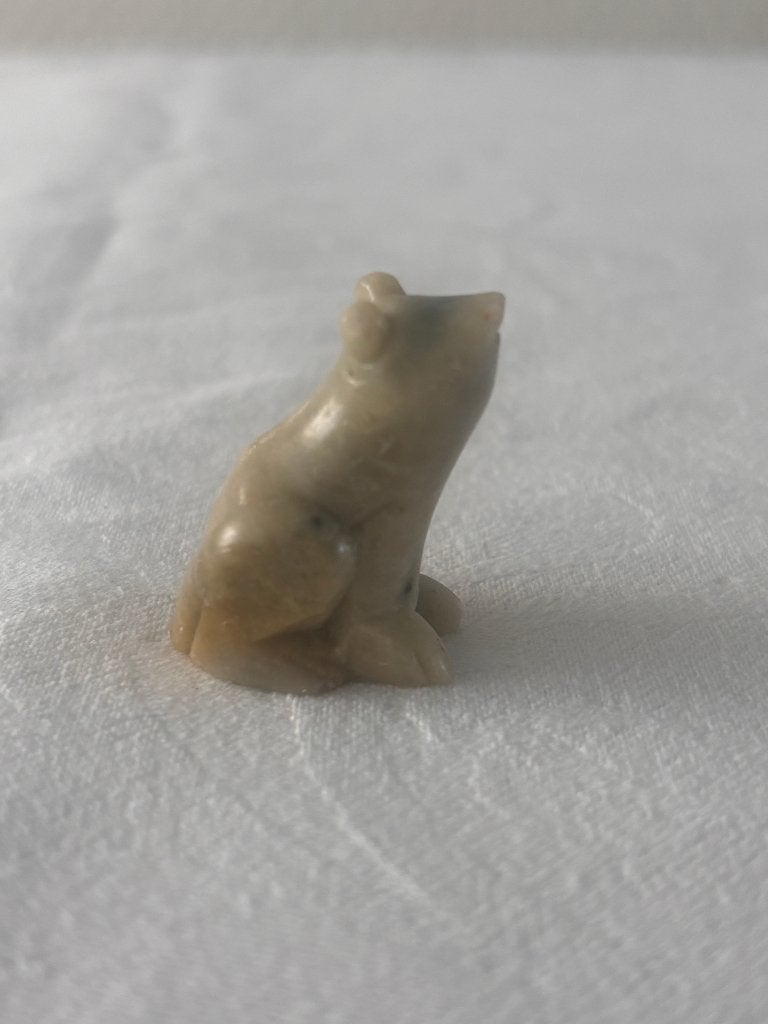 Japanse netsuke van een kikker van jade of steen., Antiek en Kunst, Kunst | Niet-Westerse kunst, Netsuke, Groen, China, Gesneden