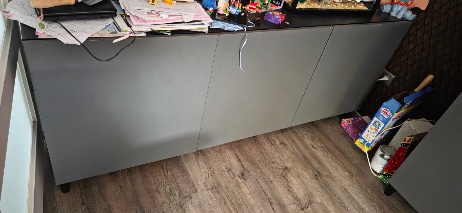 Besta dressoir, Ophalen