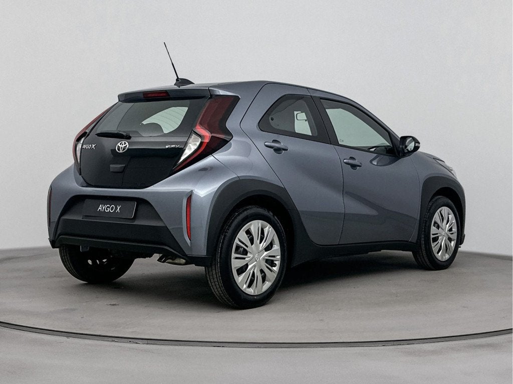 Toyota Aygo X Hybrid 115 play. (bj 2026, automaat), 12 maanden, Stof, 116 pk, Hybride Elektrisch/Benzine