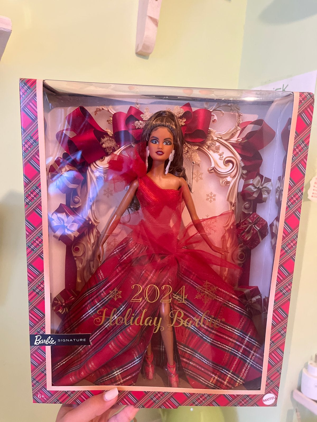 Barbie Signature 2024 Holiday Barbie Pop - Nieuw in doos, Ophalen of Verzenden, Nieuw, Barbie