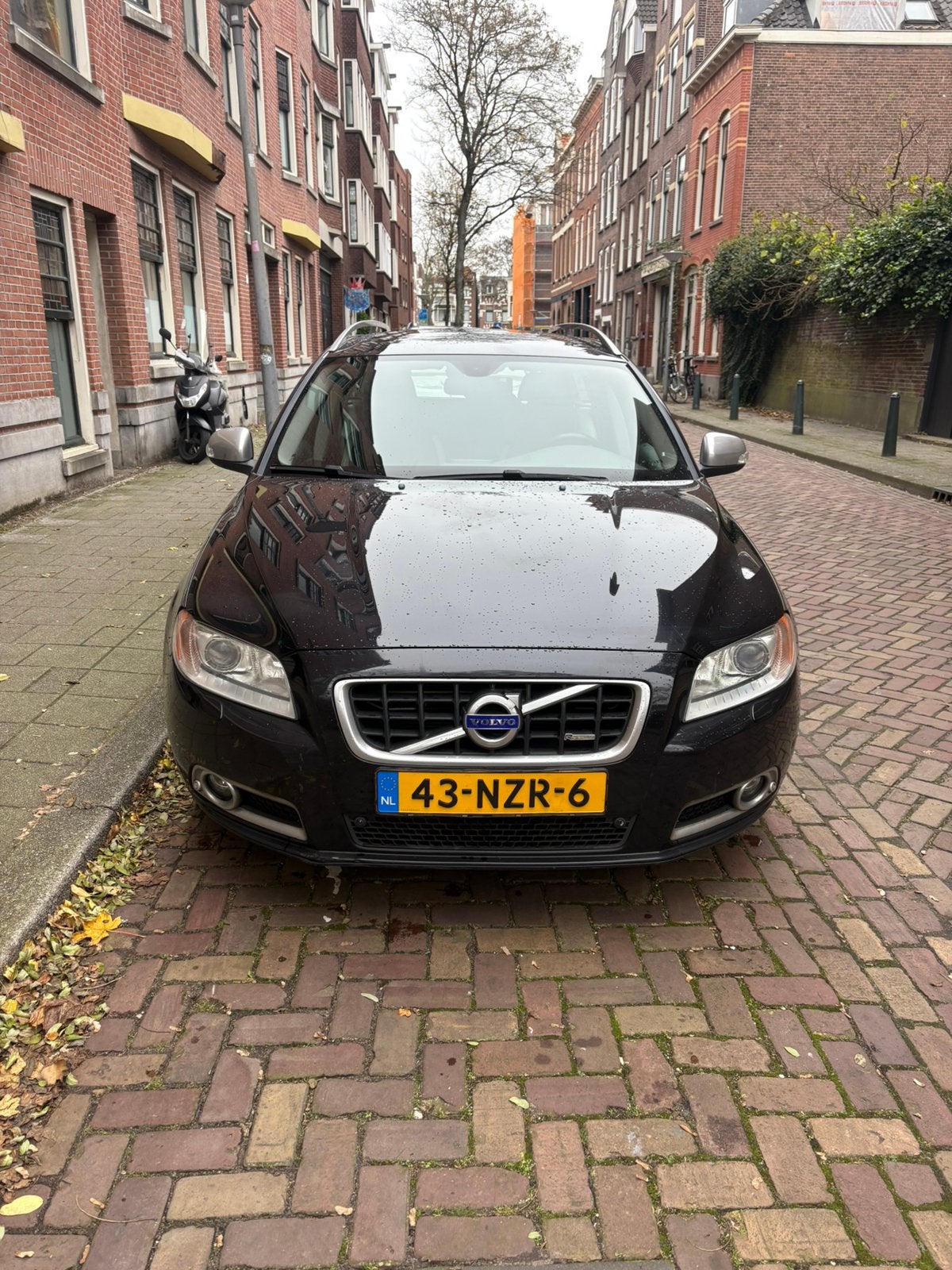 Volvo V70 2.0 T AUT 2011 Zwart R-Design, Auto's, 1800 kg, 4 cilinders, Zwart, Stationwagon