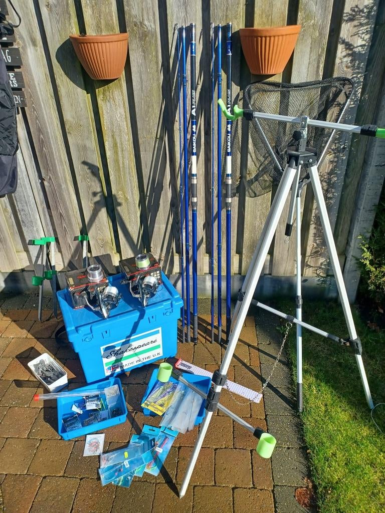 Yuki strandhengels, molens, driepootsteun,viskoffer enz., Watersport en Boten, Ophalen, Complete set