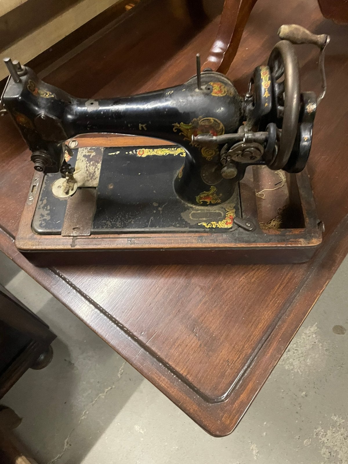 Hand naaimachines, Ophalen