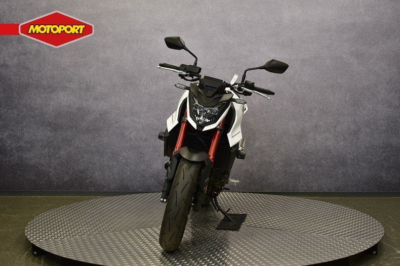 Honda CB 750 HORNET (bj 2023), Info@motoportwormerveer.nl, Honda Motor Europe, Bedrijf, Crystal Bldng B-Unit B11.2 Rivium Blv200
2909 LK  Capelle aan den IJsel, NL