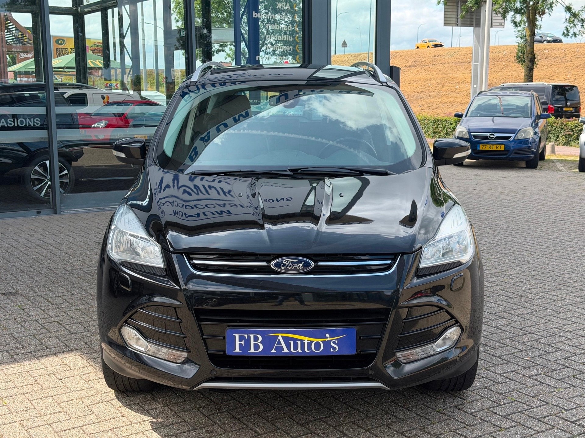 Ford Kuga 1.6 Titanium 4WD, Auto's, Gebruikt, 4 cilinders, Zwart, Bedrijf
