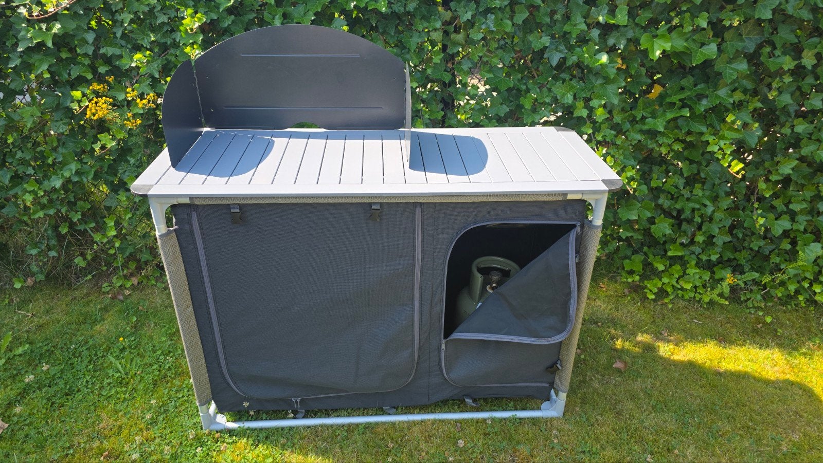 Vrijbuiter Outdoor Campingkeuken met Opbergruimte, Ophalen, Zo goed als nieuw
