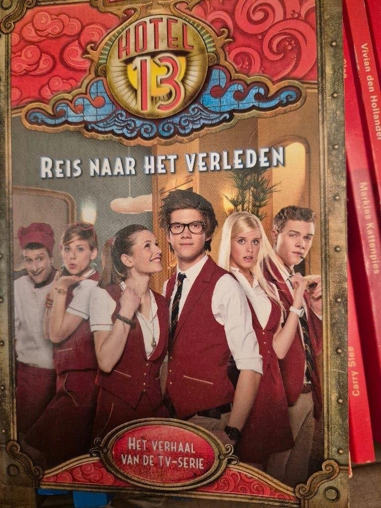 Hotel 13 boekenbundel — 3 Studio 100-boeken, Gelezen, Studio 100, Ophalen of Verzenden, Fictie