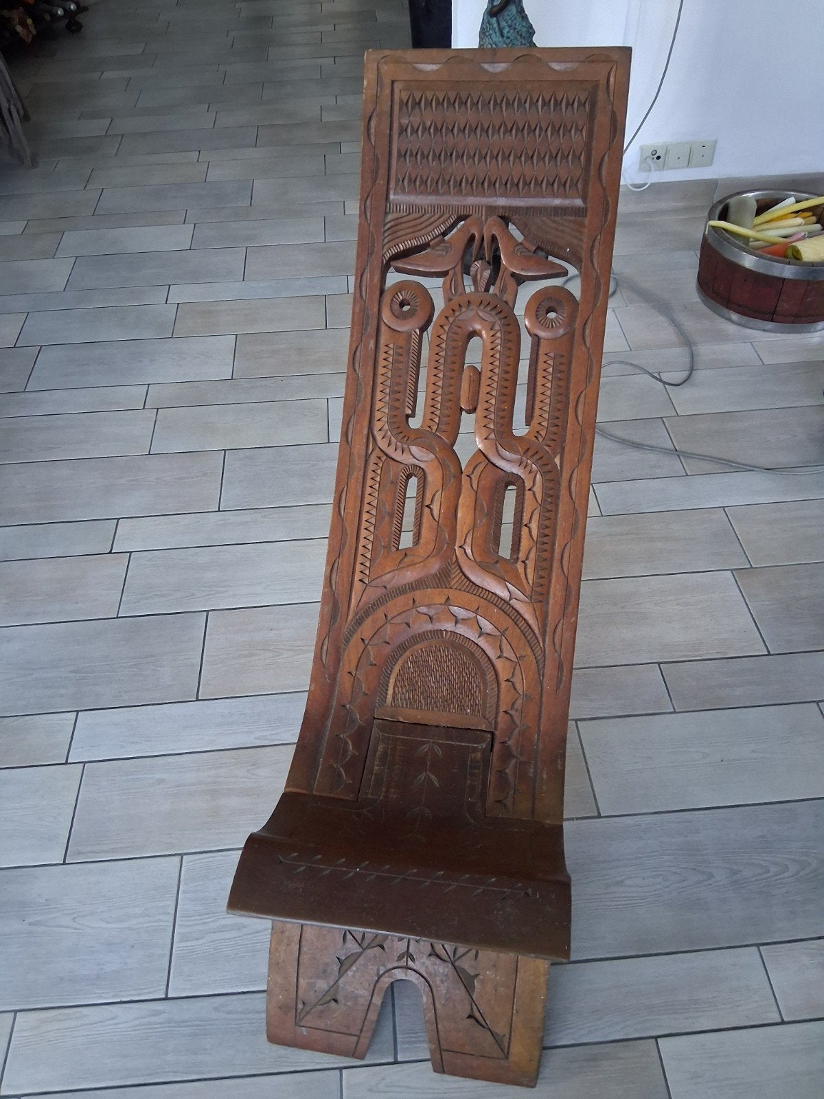 Unieke handgesneden Afrikaanse houten stoel, Ophalen of Verzenden