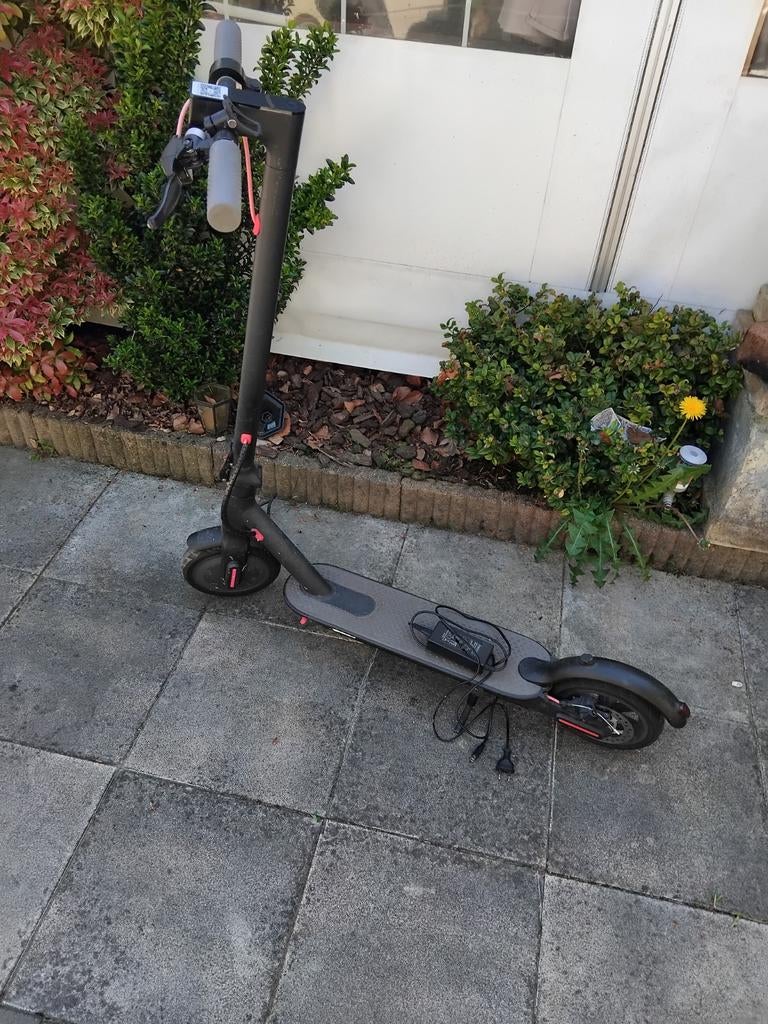Elektrische step  met oplader, Ophalen, Gebruikt, Elektrische step (E-scooter), Onbekend