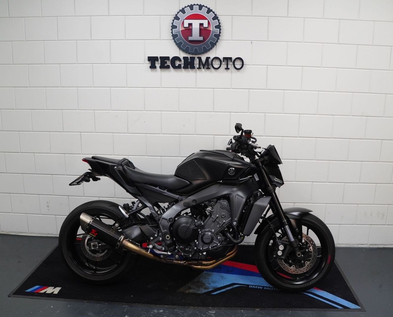 YAMAHA MT 09 MT09 2024 Akrapovic systeem ABS NL motor, Motoren, Motoren | Yamaha, Bedrijf, Naked bike, meer dan 35 kW, 3 cilinders