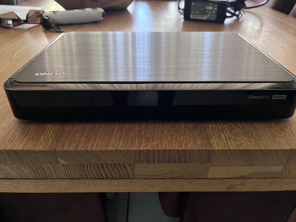 Te koop QNAP HS-251, Ophalen, Zo goed als nieuw