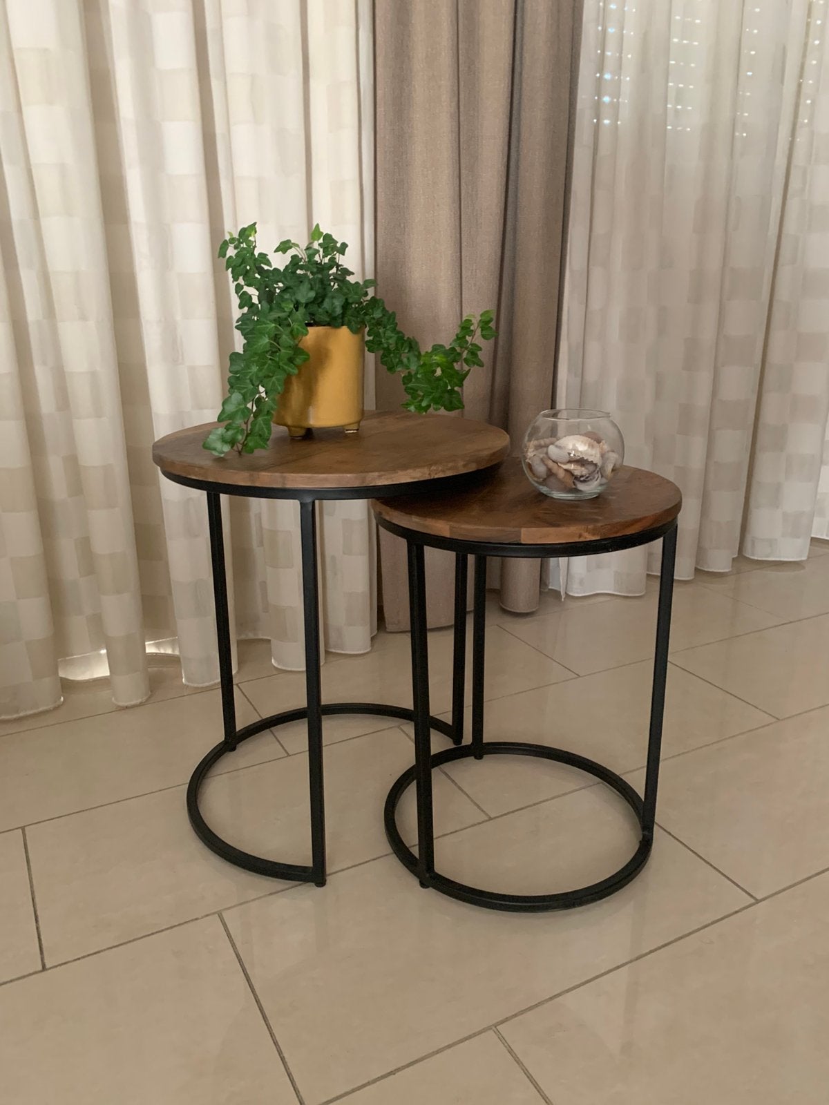 Tweedlelige ronde mangohouten planten- bijzettafelset, Minder dan 55 cm, Past in ieder interieur. Zeer stijlvol., Rond, Nieuw