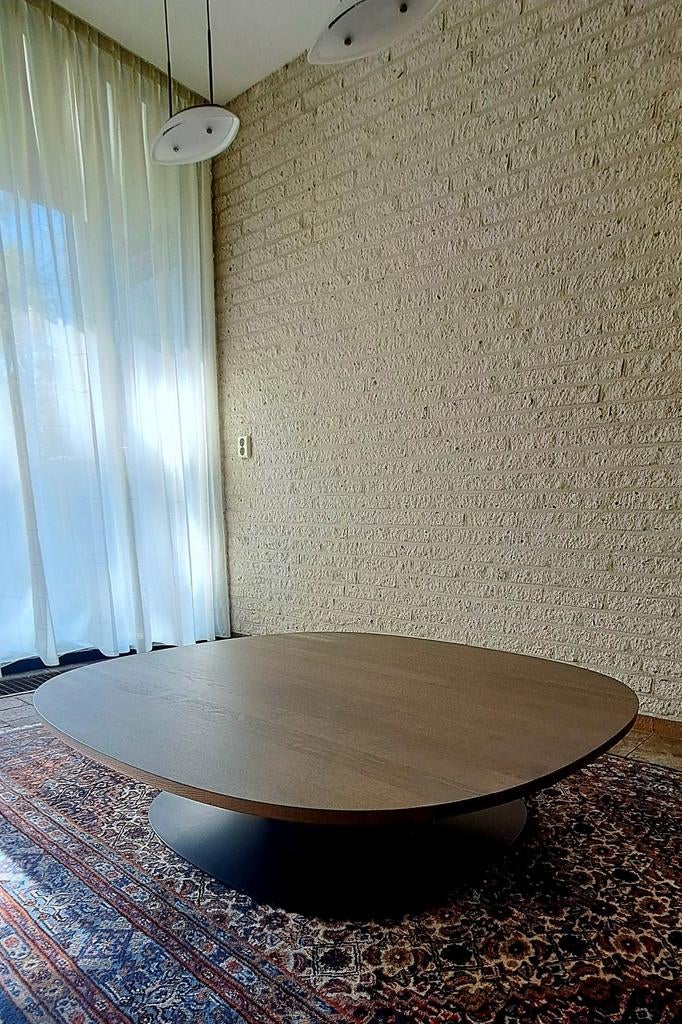 Leolux Toveri Salontafel matte eiken nut finish 120x120, 100 tot 150 cm, Vierkant, 50 tot 100 cm, Zo goed als nieuw