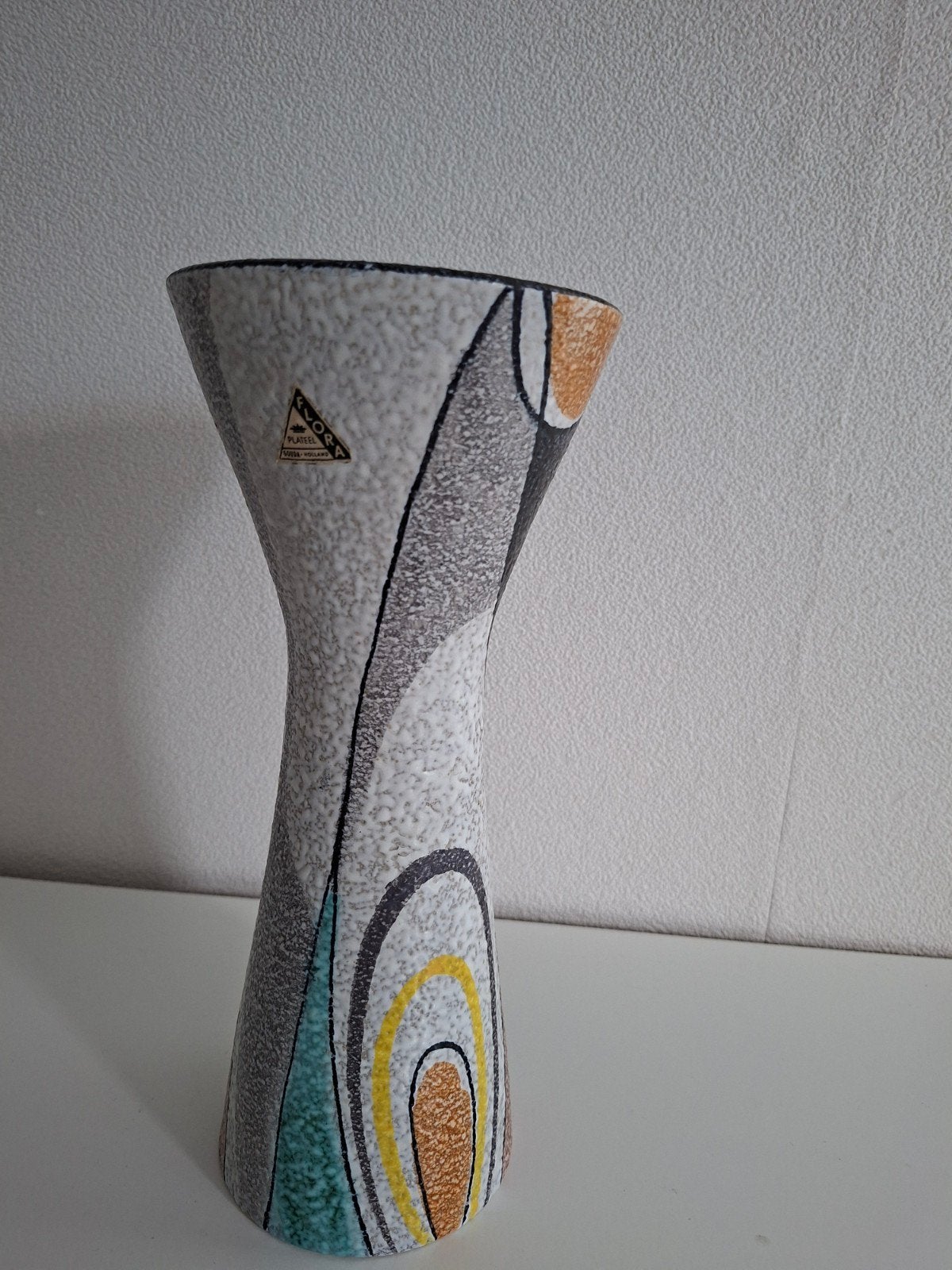 Flora Gouda Rumba vaas - Vintage keramiek, Antiek en Kunst, Verzenden