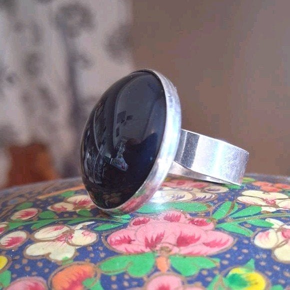 Zilveren ring met grote zwarte onyx steen, Gebruikt, Zwart, Ophalen of Verzenden, Dame of Heer