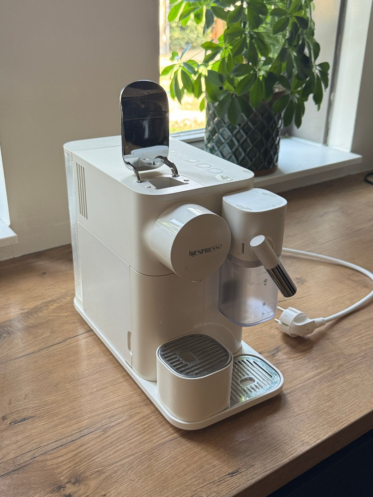 Nespresso Lattissima One - Koffie- en Espressomachine, Witgoed en Apparatuur, Koffiezetapparaten, Ophalen, Espresso apparaat, Zo goed als nieuw