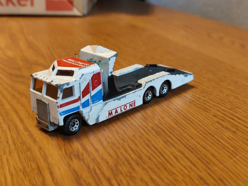 Matchbox Kenworth Cabover Race Transporter MALONE, Ophalen of Verzenden, Bus of Vrachtwagen
