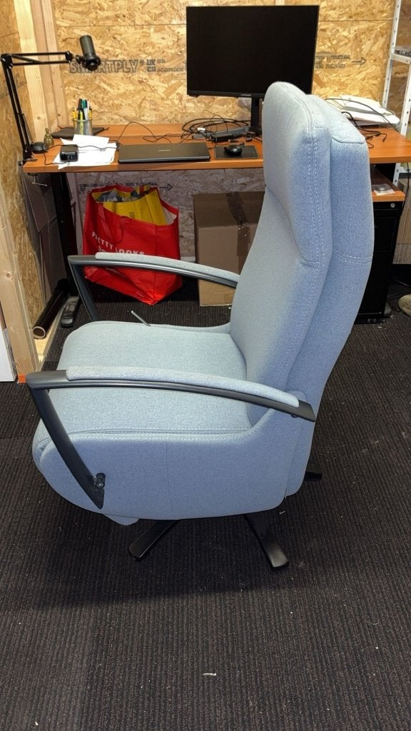 XOOON Relaxfauteuil Lichtblauw – Verstelbaar & Draaibaar, Huis en Inrichting, Fauteuils, Ophalen, 75 tot 100 cm, Zo goed als nieuw