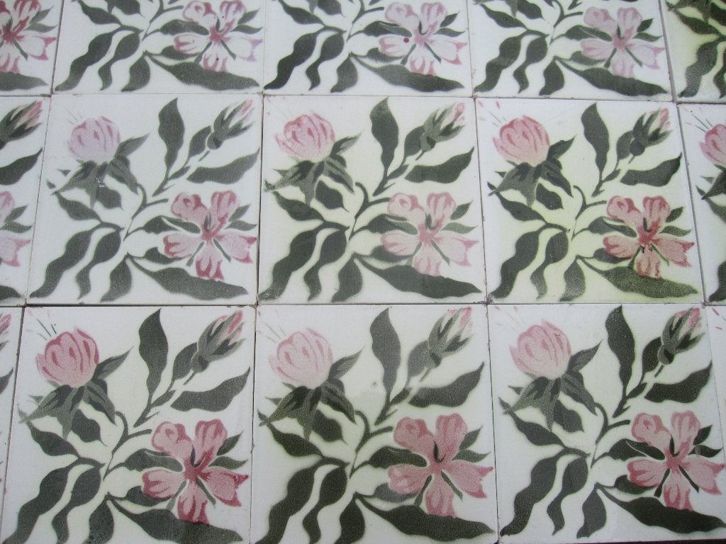 70 stuks art nouveau wandtegels met lichtroze bloem, Ophalen