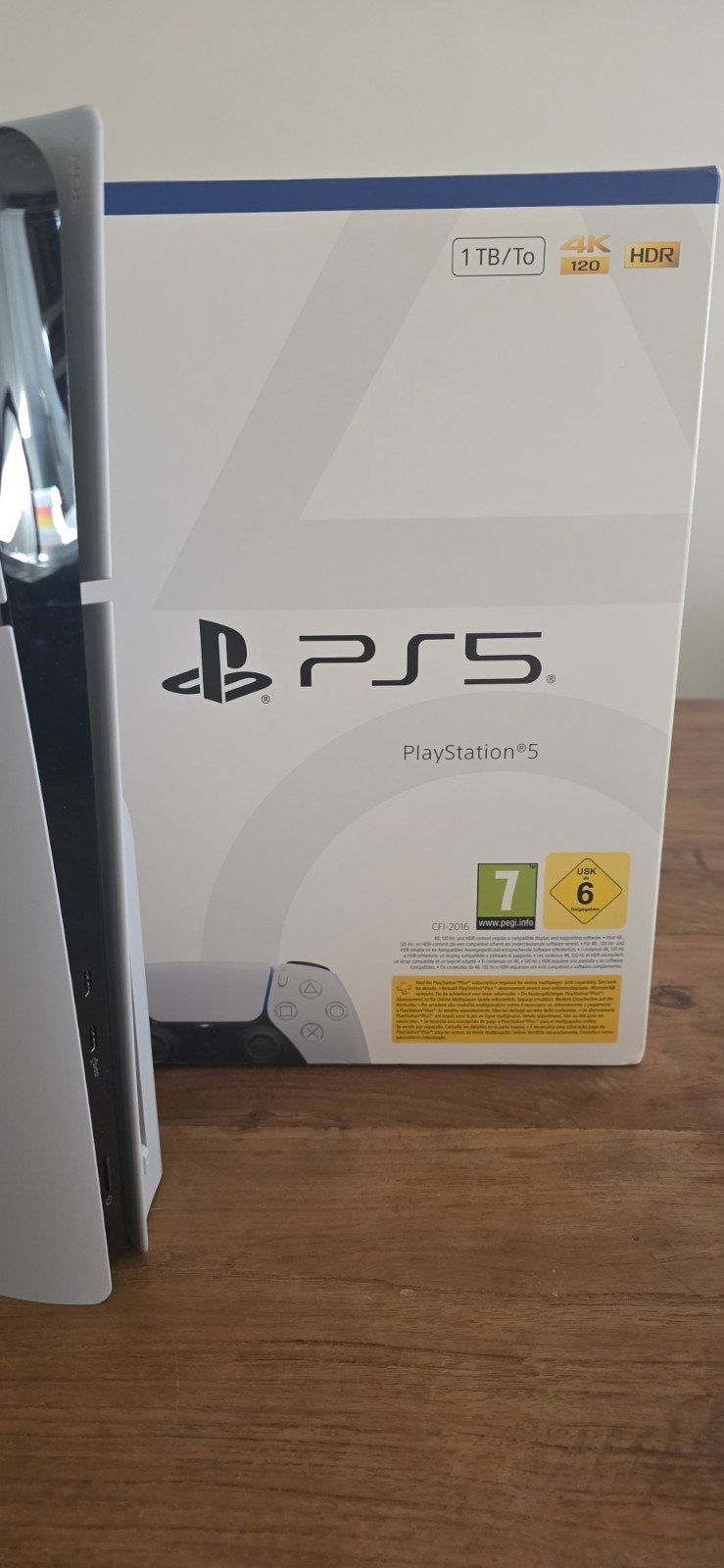 Foto 3 van PS5 Slim Disc Edition 1TB - Zo goed als nieuw