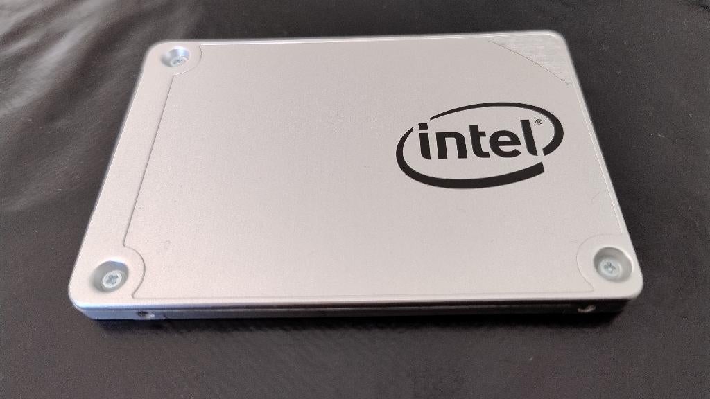 Intel 540s SSD - 240 GB, Ophalen of Verzenden, Zo goed als nieuw, Laptop