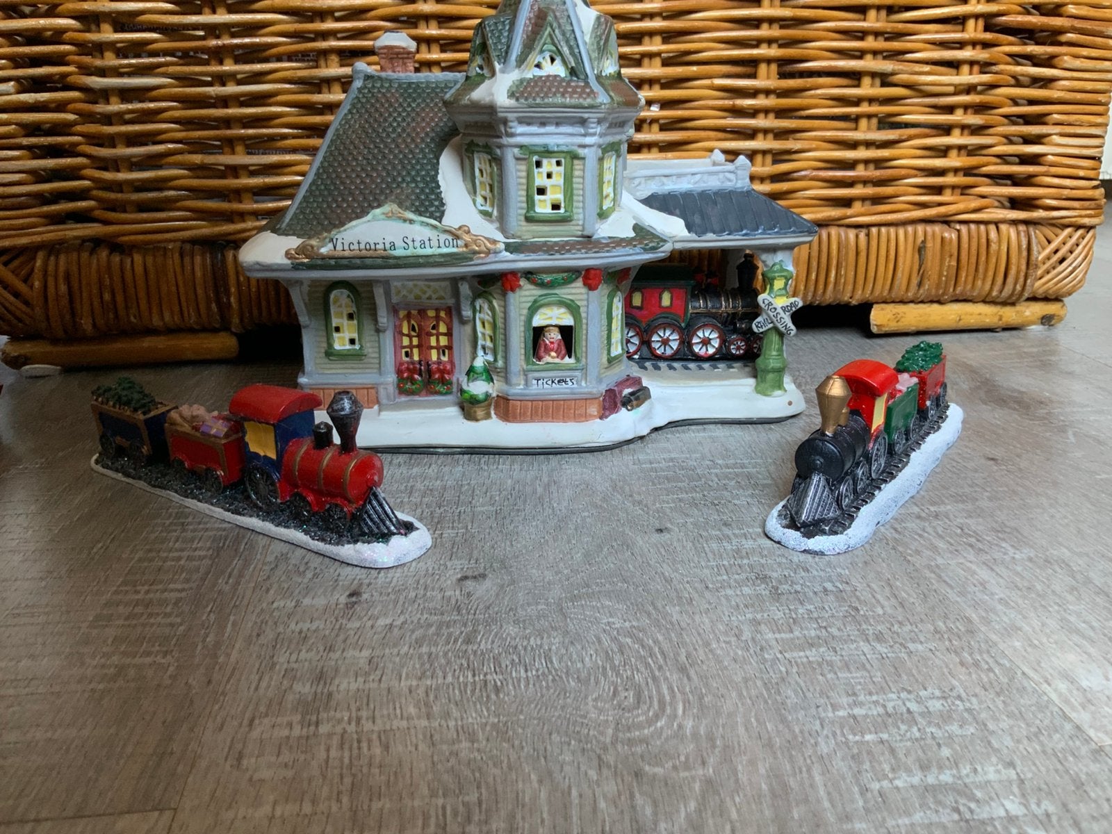 Victoria station treinstation kersthuis met treintjes, Ophalen of Verzenden, Zo goed als nieuw
