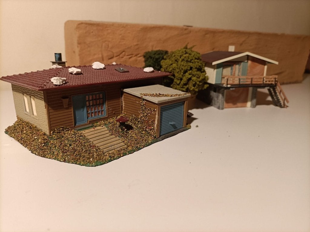 2 jaren '60 bungalows H0 Modelbouw, Ophalen of Verzenden, Gelijkstroom of Wisselstroom, Brug, Tunnel of Gebouw, Overige merken