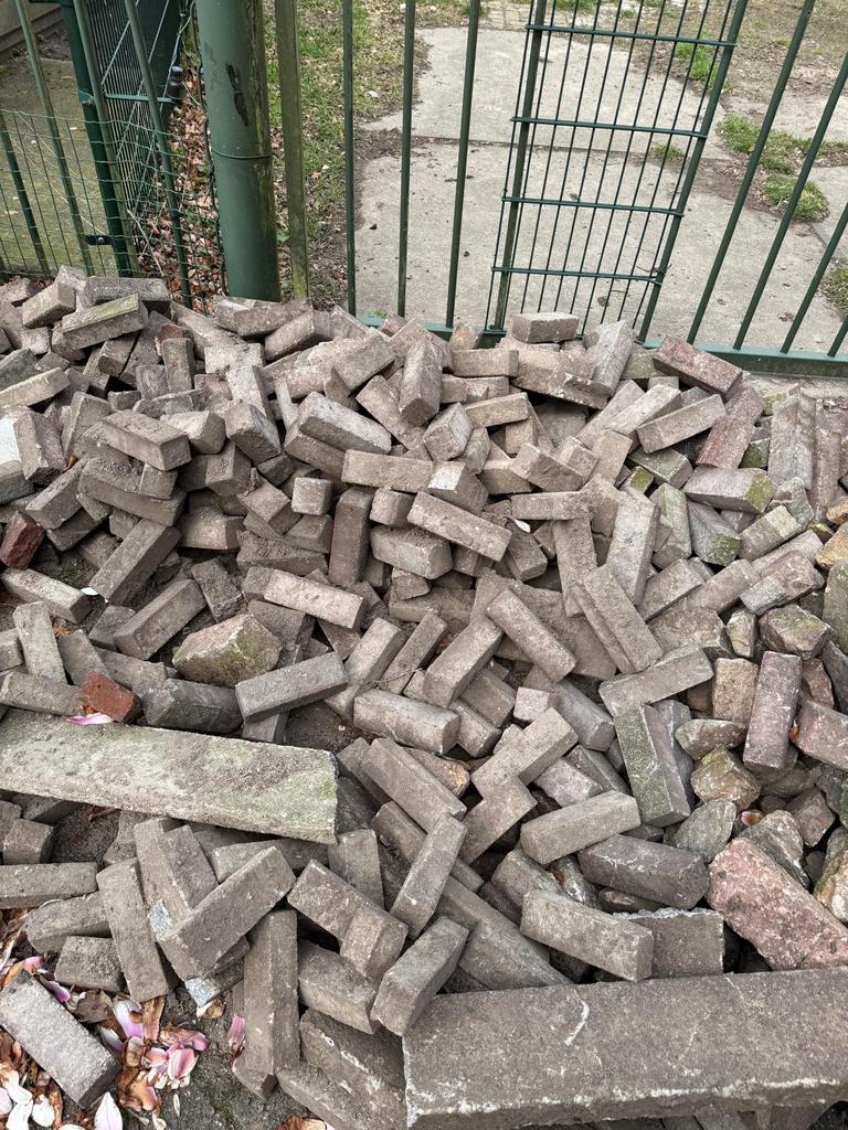 Gratis betonklinkers 20x7x5, Ophalen, Gebruikt, Klinkers, 10 m² of meer