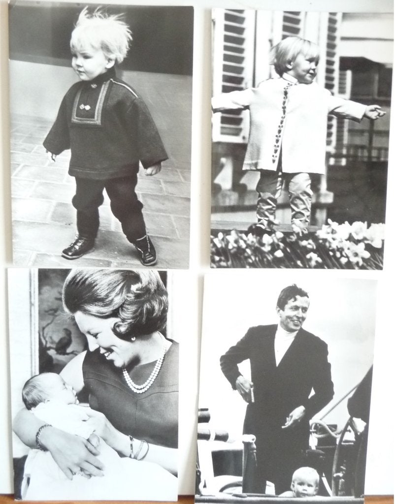 7 ZWART WIT FOTOS VAN GEBOORTE WILLEM ALEX EN CLAUS, Verzamelen, Ophalen of Verzenden, Zo goed als nieuw, Nederland, Kaart, Foto of Prent