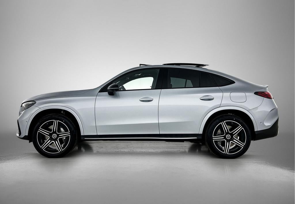 Mercedes-Benz GLC Coupé 300e 4MATIC Sport Edition | Premium, Auto's, Mercedes-Benz, Automaat, Zwart, 2255 kg, Plug-in hybride