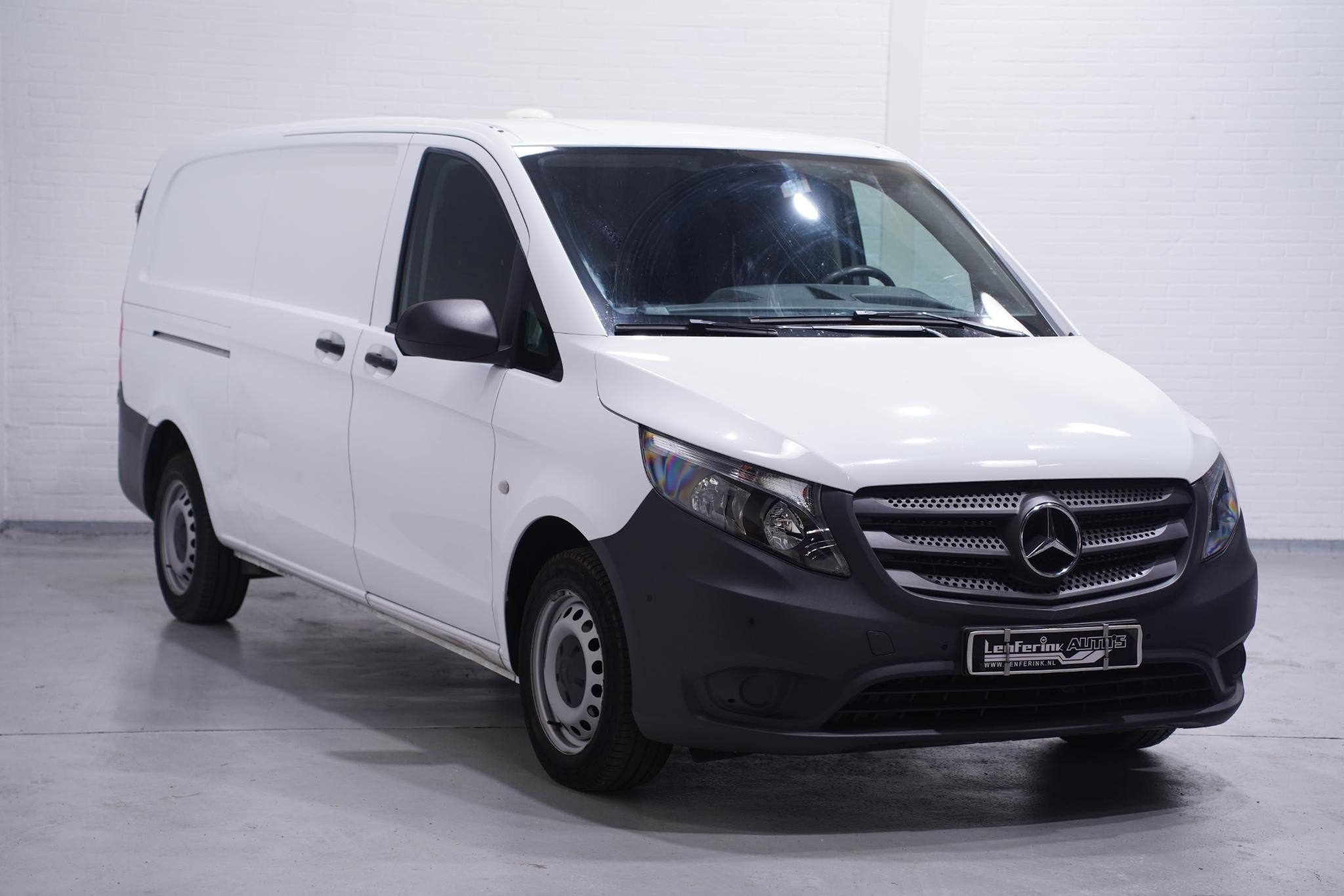 Mercedes-Benz Vito 111 CDI 116 pk L3 Extra Lang Navi, Camera, Auto's, Bestelauto's, Voorwielaandrijving, Gebruikt, 4 cilinders