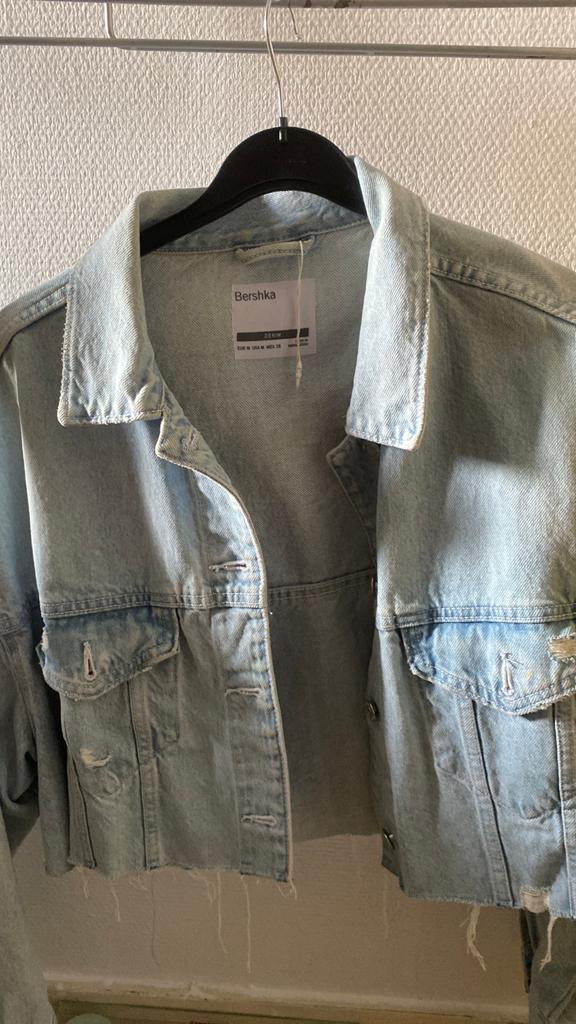 Bershka denim spijkerjasje maat M, Ophalen of Verzenden, Zo goed als nieuw, Maat 38/40 (M), Blauw
