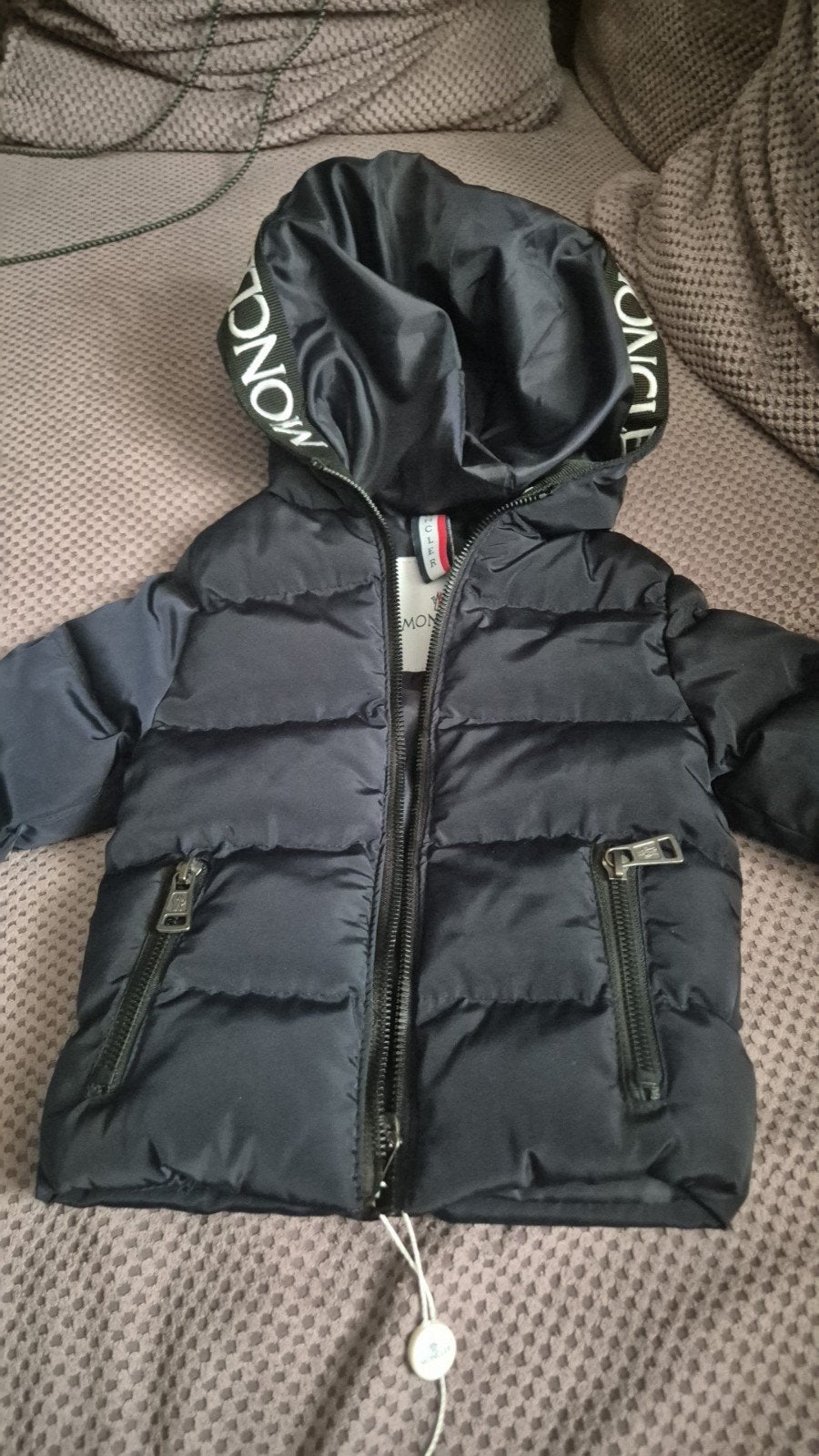Nieuwe Moncler jas voor baby (12-18 maanden), Ophalen of Verzenden