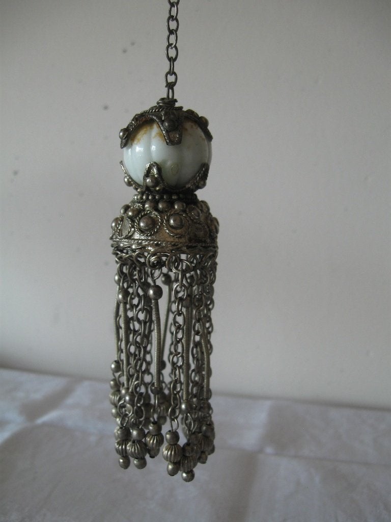 Oud decoratief Oosters hangerornament – met. ketting kralen, Ophalen of Verzenden, Nieuw, Hanger